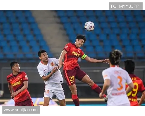 武汉足球队在锦标赛中的团队协作表现分析与点评